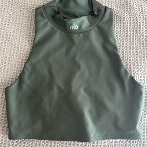 ALO Yoga Women's Airlift Green Cactus Crop Top